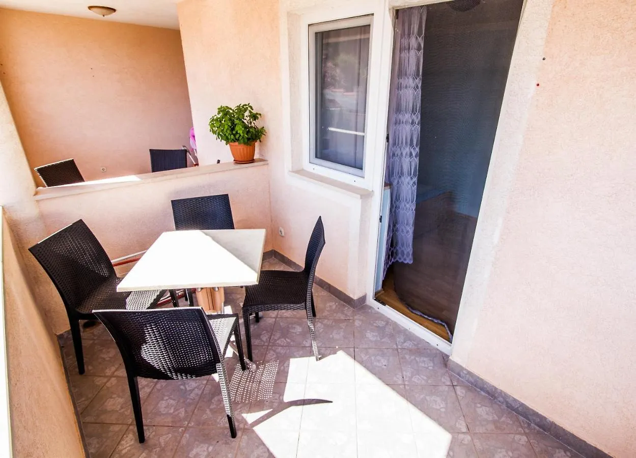 Kenan Apartmani Liznjan Croatia