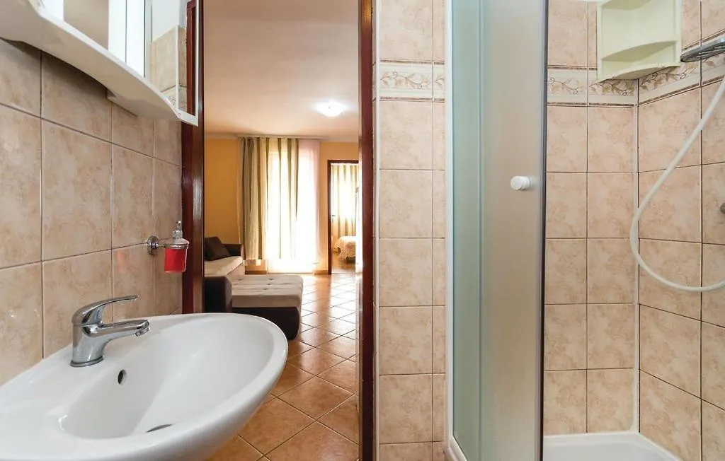Kenan Apartmani Ližnjan
