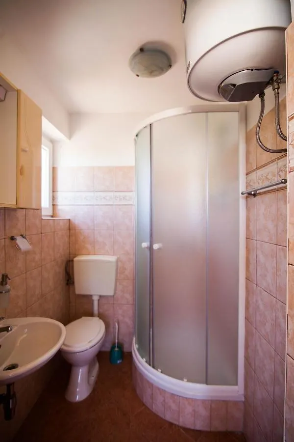 Kenan Apartmani Ližnjan Kroatië