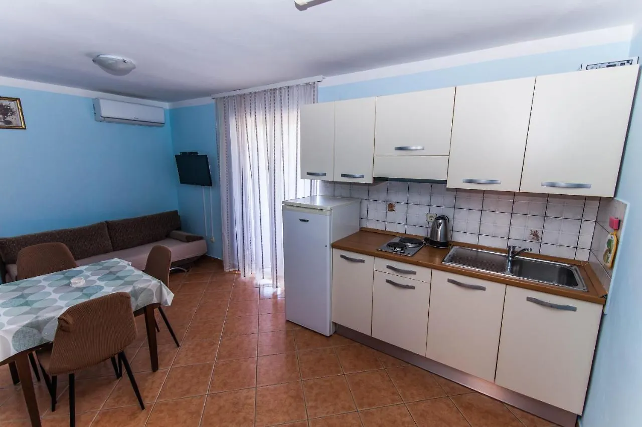 Kenan Apartmani Liznjan 0*,  Croatia